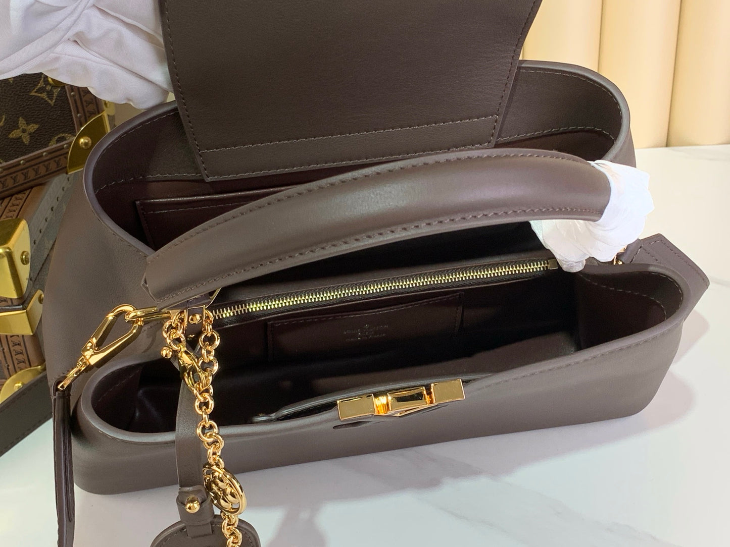 Louis Vuitton Capucines MM Souple