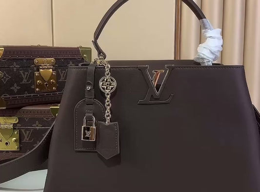 Louis Vuitton Capucines MM Souple